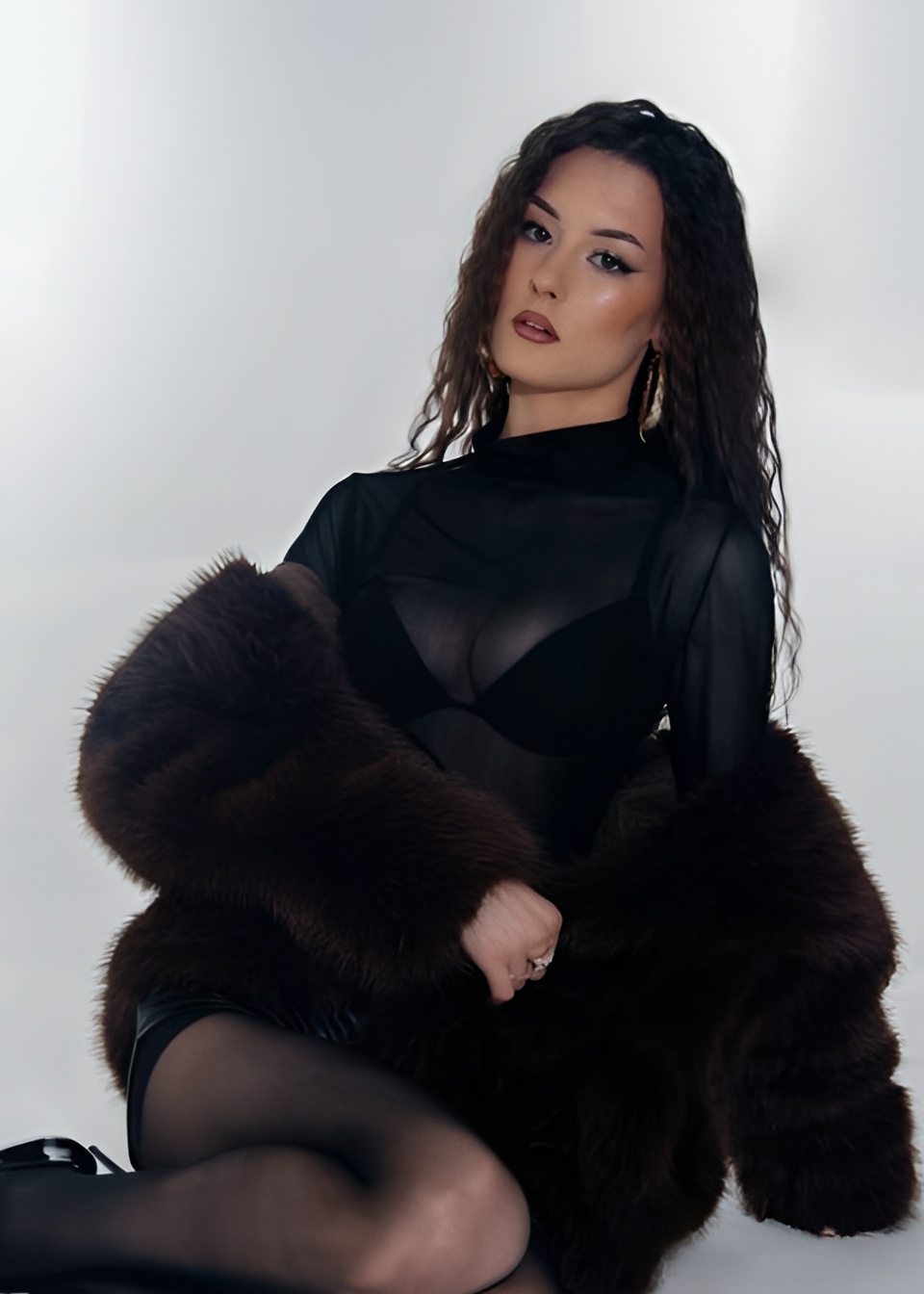 Юля привлекательная девушка из Белоярский цена от 6000 руб